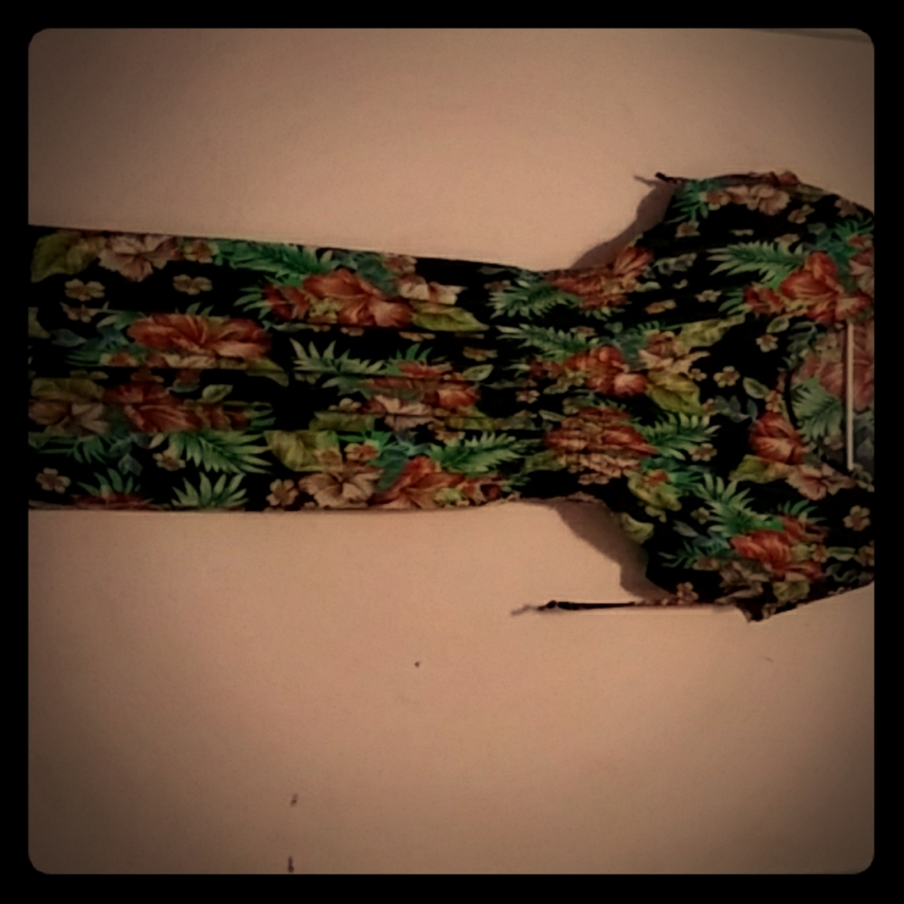 Cute comfortable Hawaiian like dress